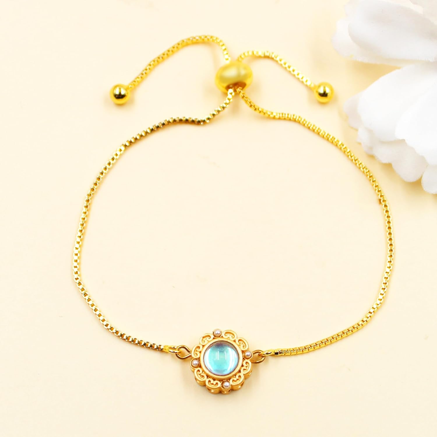 Uloveido Elegant Gold Brass Bracelet – Engraved Glass Floral Charm, Adjustable Chain | Stylish Positive Energy Jewelry, Perfect for Everyday Wear & Friendship