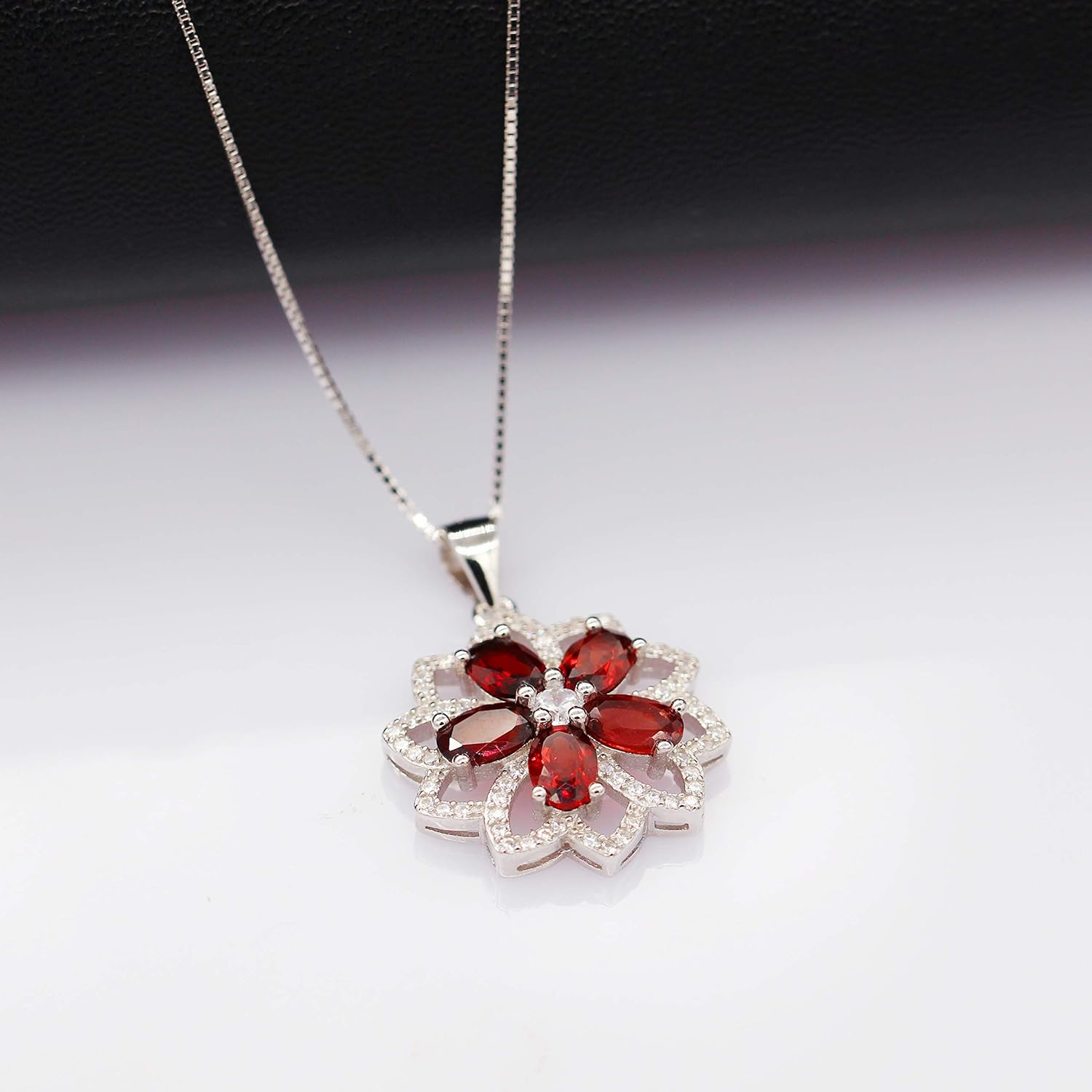 Uloveido 925 Sterling Silver Natural Garnet 2.5CT Red Flower Hollow Necklace Pendant for Women Wedding CN004