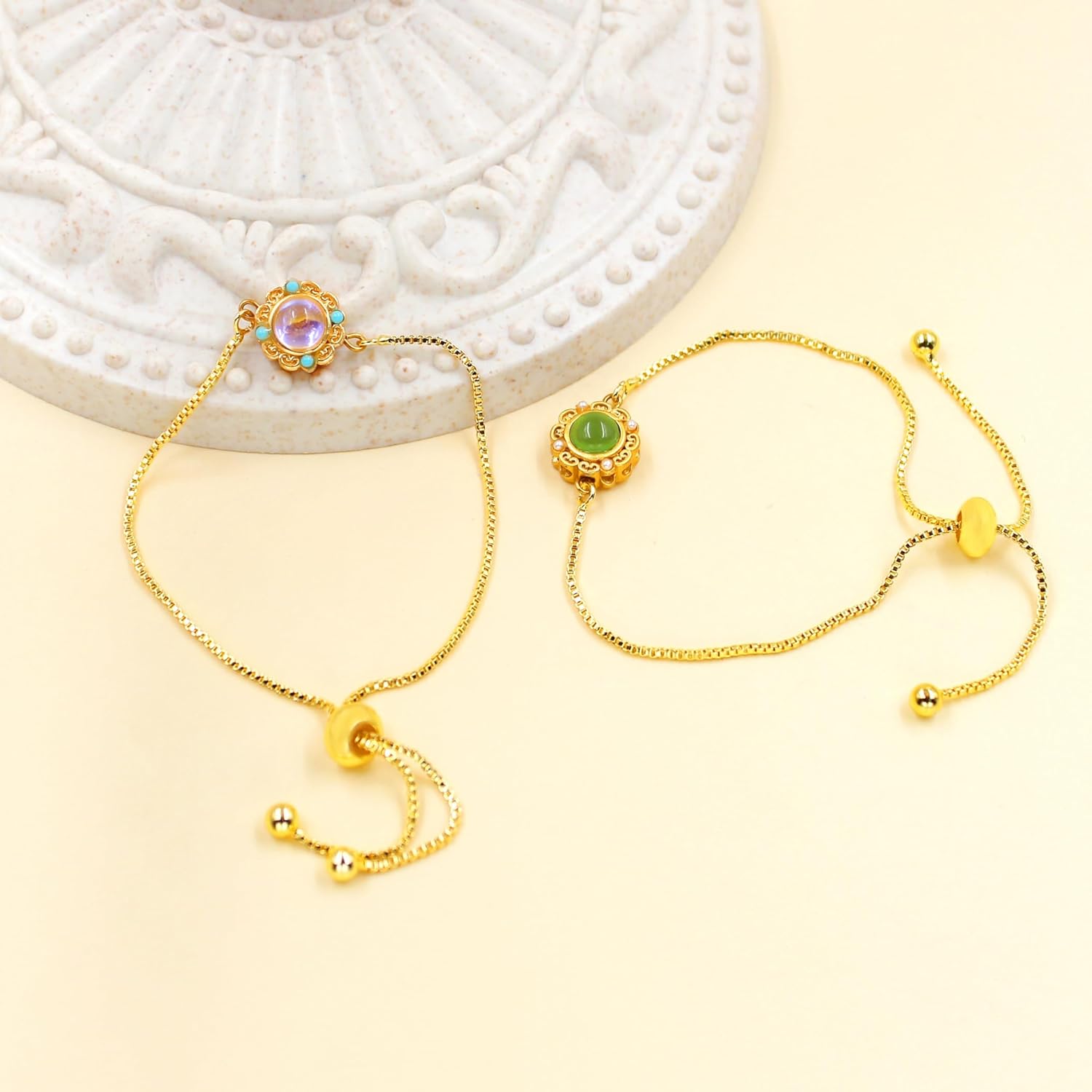 Uloveido Elegant Gold Brass Bracelet – Engraved Glass Floral Charm, Adjustable Chain | Stylish Positive Energy Jewelry, Perfect for Everyday Wear & Friendship