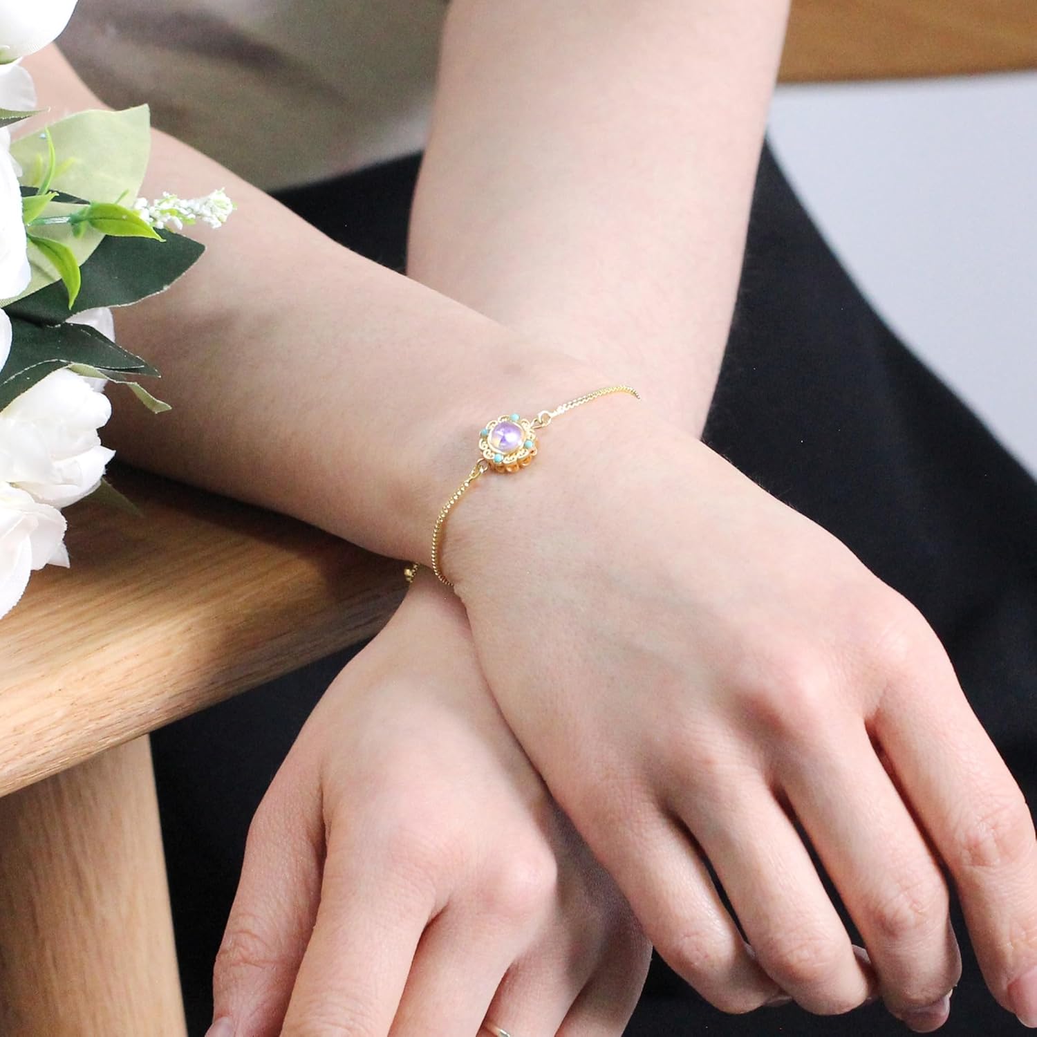 Uloveido Elegant Gold Brass Bracelet – Engraved Glass Floral Charm, Adjustable Chain | Stylish Positive Energy Jewelry, Perfect for Everyday Wear & Friendship
