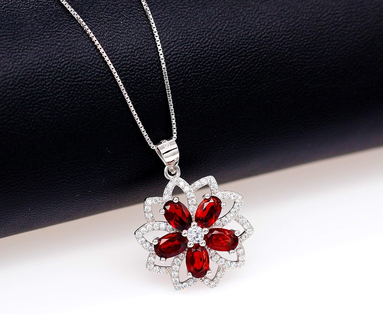 Uloveido 925 Sterling Silver Natural Garnet 2.5CT Red Flower Hollow Necklace Pendant for Women Wedding CN004